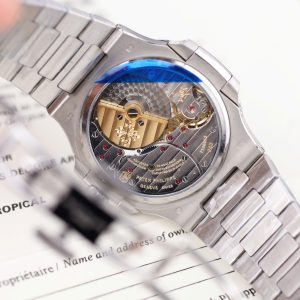 Đồng Hồ Patek Philippe Nautilus 5712 Fake 11 Mặt Màu Cherry Máy Cơ Thụy Sỹ Xưởng GR 40mm (2)