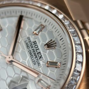 Đồng Hồ Rolex Land-Dweller 127334 Replica 11 Mặt Trắng Họa Tiết Tổ Ong Đính Đá Baguette 40mm (2)