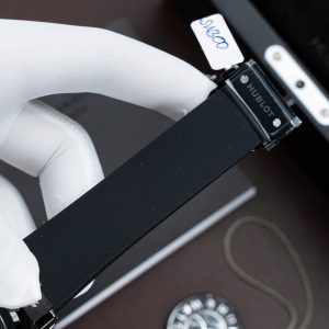 Đồng Hồ Hublot Classic Fusion Chế Tác Mặt Carbon Vỏ Gốm Đen Máy SW300 Thụy Sỹ 42mm (2)