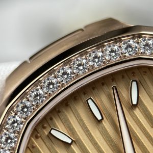 Đồng Hồ Nữ Patek Philippe Nautilus 7010 Chế Tác Vỏ Mạ Vàng Hồng Máy Pin Thụy Sỹ 32mm (2)