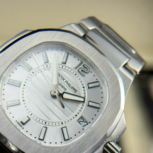 Đồng Hồ Patek Philippe Nautilus 7010 Chế Tác Mặt Trắng Máy Pin Thụy Sỹ 32mm (2)