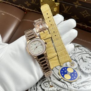 Đồng Hồ Patek Philippe Nautilus 7010 Chế Tác Mặt Trắng Vỏ Mạ Vàng Hồng 32mm (2)