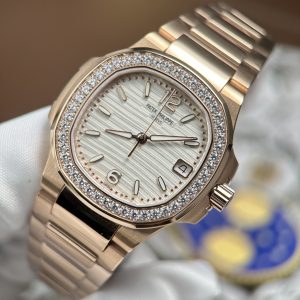 Đồng Hồ Patek Philippe Nautilus 7010 Chế Tác Mặt Trắng Vỏ Mạ Vàng Hồng 32mm (2)