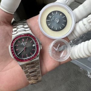 Đồng Hồ Patek Philippe Nautilus 5723 Chế Tác Đính Ruby Tổng Hợp 40mm (2)