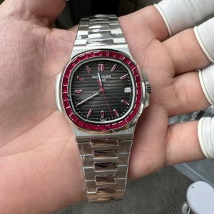Đồng Hồ Patek Philippe Nautilus 5723 Chế Tác Đính Ruby Tổng Hợp 40mm (2)